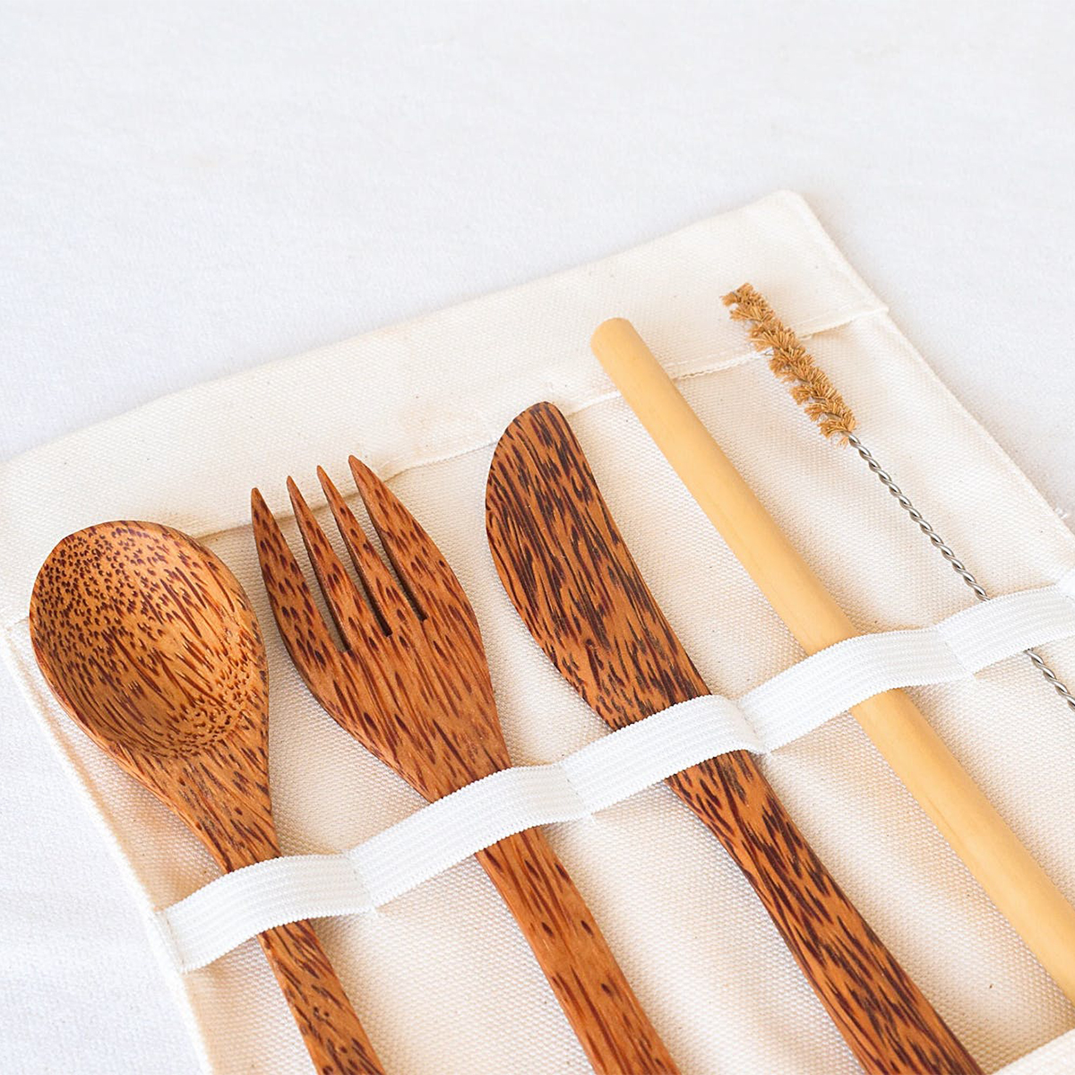 Coconut cutlery set with organic cotton case