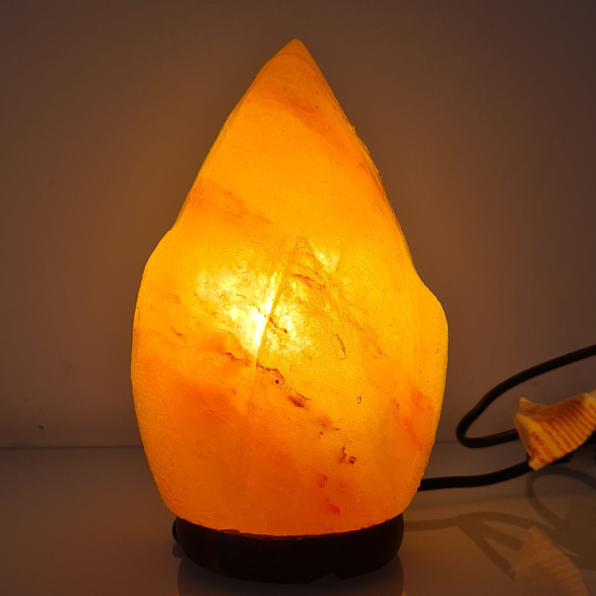 Salt lamp in the shape of lotus approx 2 kgs