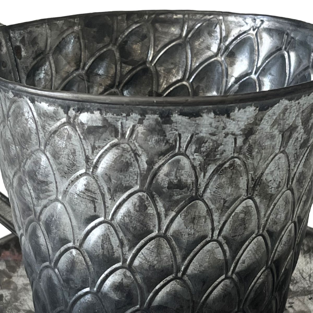 Flower pot cover in zinc in the shape of a cup