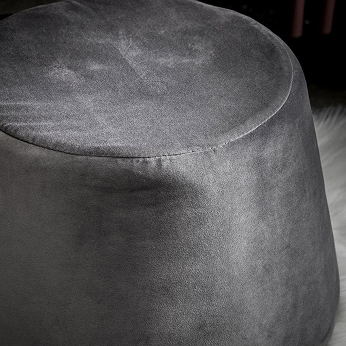 Pouf covered with Grey velvet 31.5 x 34 x 46.5 cm
